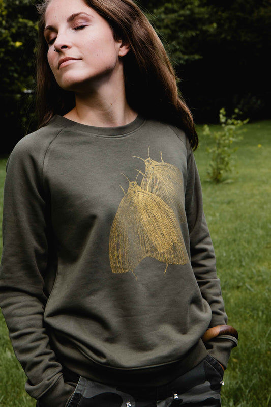 Olivgrüner Pullover, Motte in goldener Farbe, 180g Bio-Baumwolle