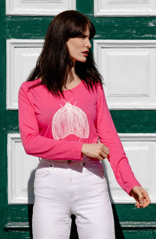 Weiße Motte auf einem »rosa« T-Shirt/ lange Ärmel