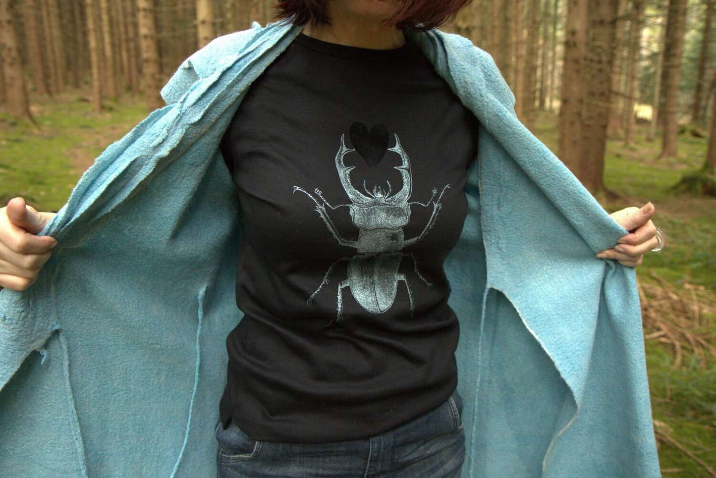 Glänzender silberner Skarabäus mit schwarzem Plüschherz, Damen Modell, 120g Baumwolle