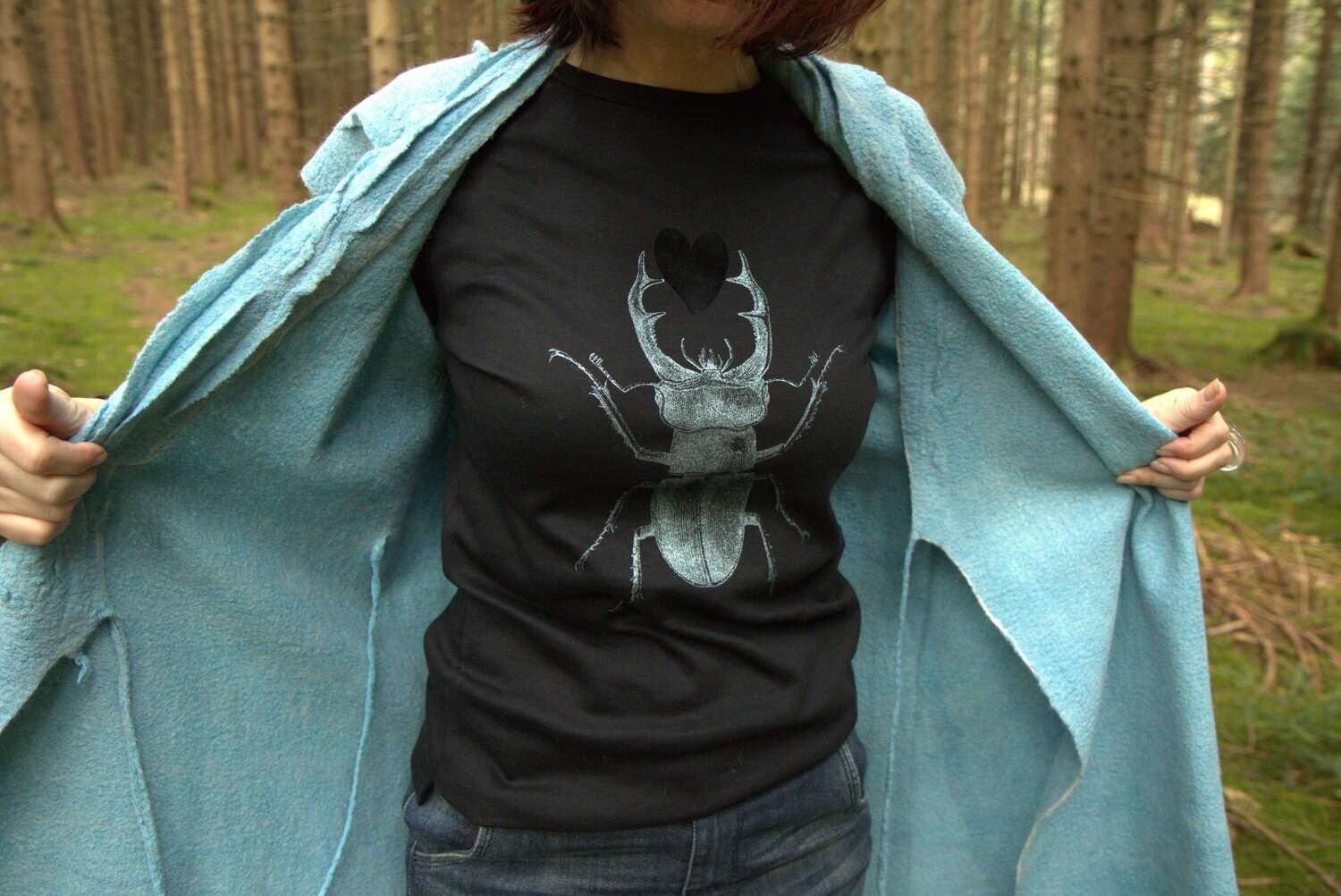 Glänzender silberner Skarabäus mit schwarzem Plüschherz, Damen Modell, 120g Baumwolle