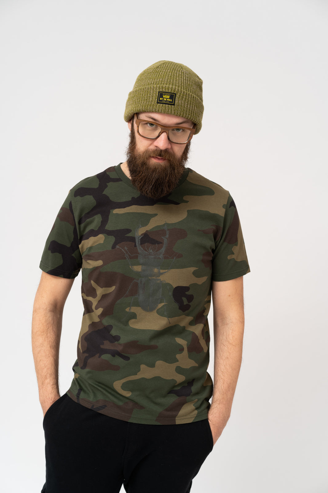 Herren T-Shirt aus Bio-Baumwolle - Camouflage-Muster mit verstecktem Skarabäus