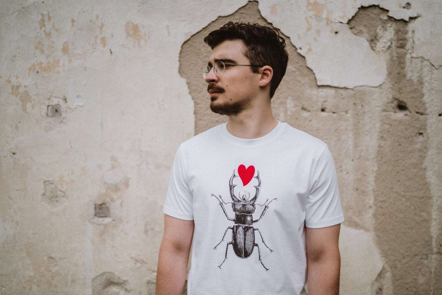 Weißes Hirschkäfer-T-Shirt für Herren mit rotem Herzen oder roter Krone, 180 Baumwolle