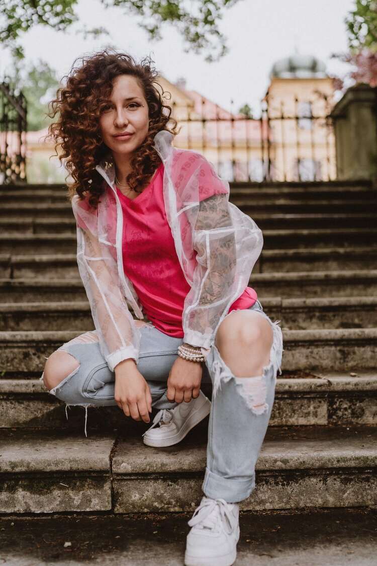 Damen Pinkes T-Shirt mit gländzendem Rosa Käfer auf der Vorderseite, Damenmodell, 120g Baumwolle