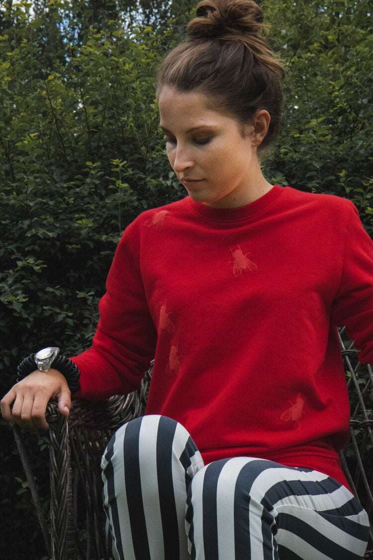 Roter Pullover mit 3D-Print mit Fliegen, Unisex Modell aus 300g Bio-Baumwolle