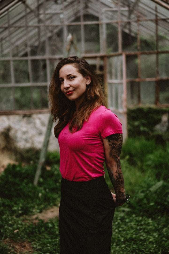 Damen Pinkes T-Shirt mit gländzendem Rosa Käfer auf der Vorderseite, Damenmodell, 120g Baumwolle