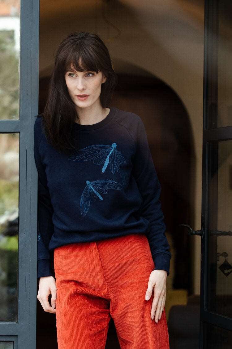 Dunkelblauer Pullover mit glitzernden Schmetterlingen – Bio-Baumwolle