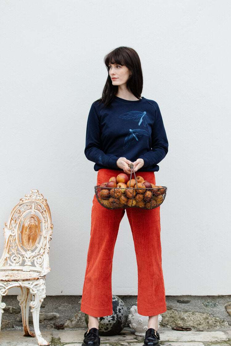 Dunkelblauer Pullover mit glitzernden Schmetterlingen – Bio-Baumwolle