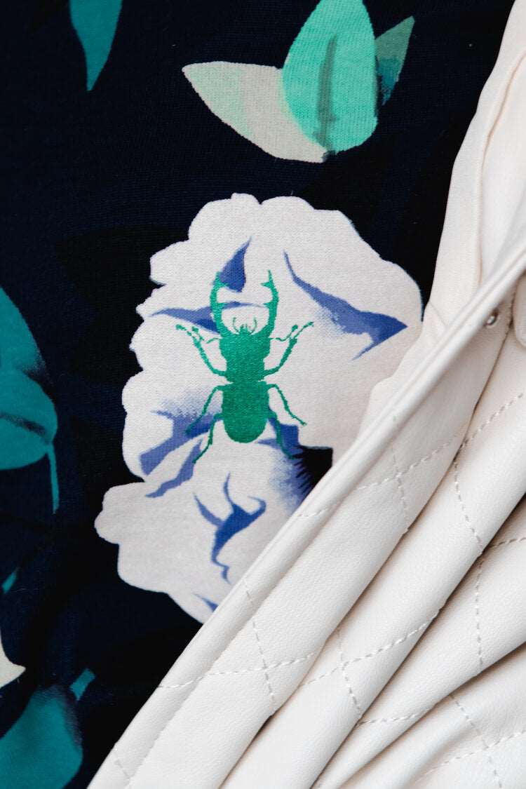 Blumen und Insekten T-Shirt, 100% BioBaumwolle/ Unisex Modell