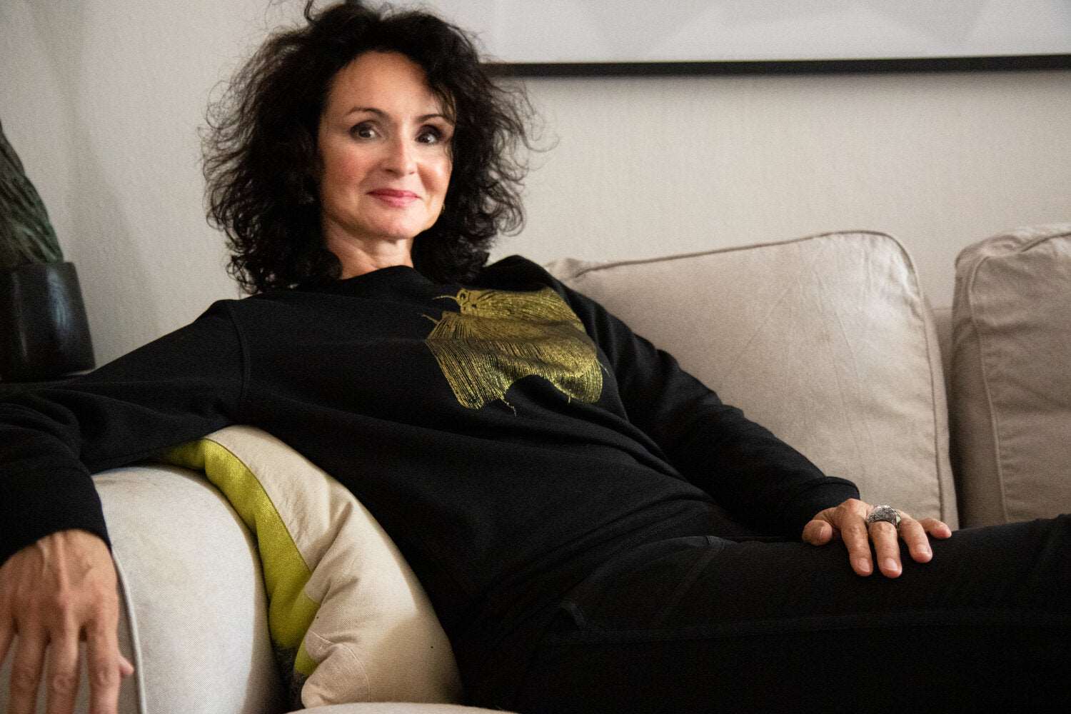 Schwarzer Pullover, Motten in glitzergoldener Farbe, 300g Bio-Baumwolle