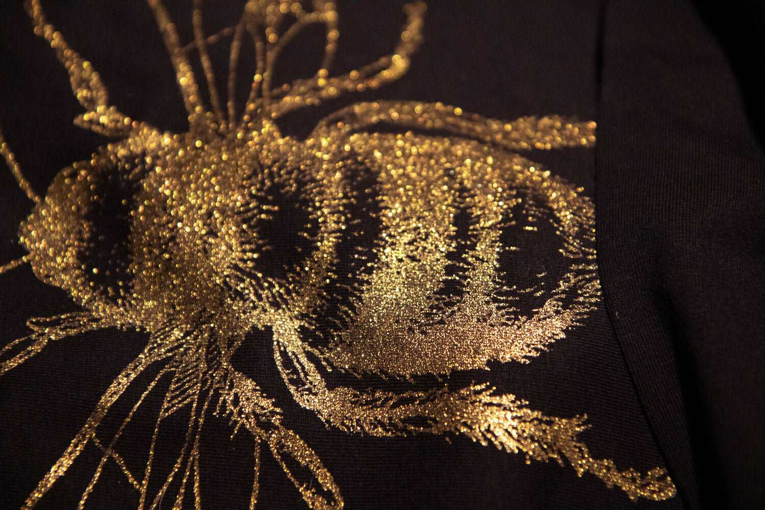 Goldene Biene, T-Shirt mit Kapuze, 180g BioBaumwolle, Unisex Modell