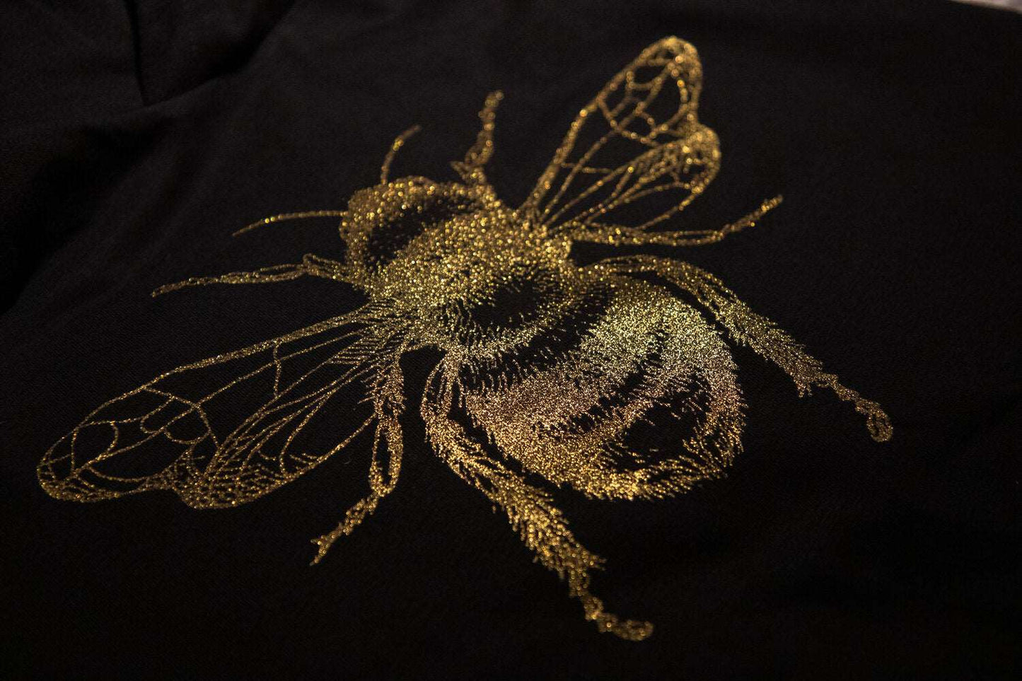 Goldene Biene, T-Shirt mit Kapuze, 180g BioBaumwolle, Unisex Modell