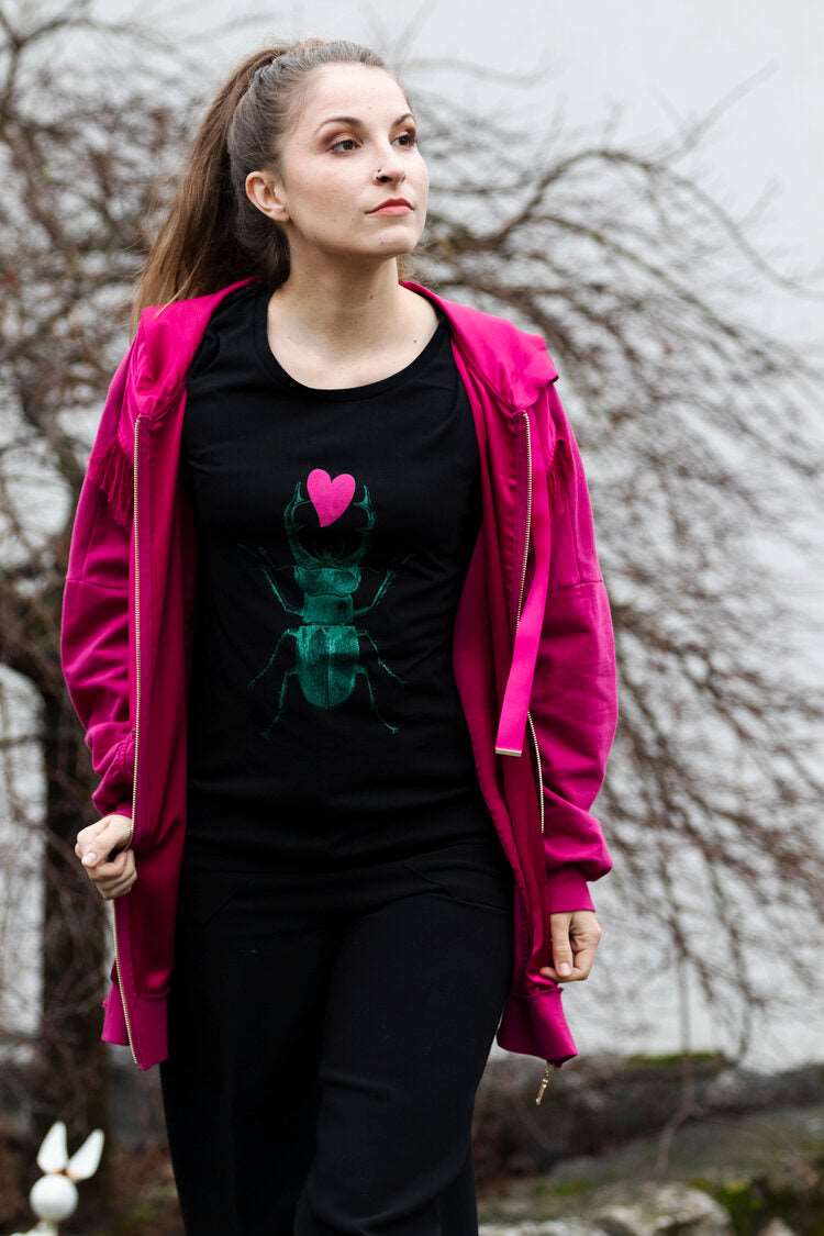 Glänzender türkisfarbener Skarabäus mit rosa Plüschherz (180g Baumwolle), Unisex-Modell