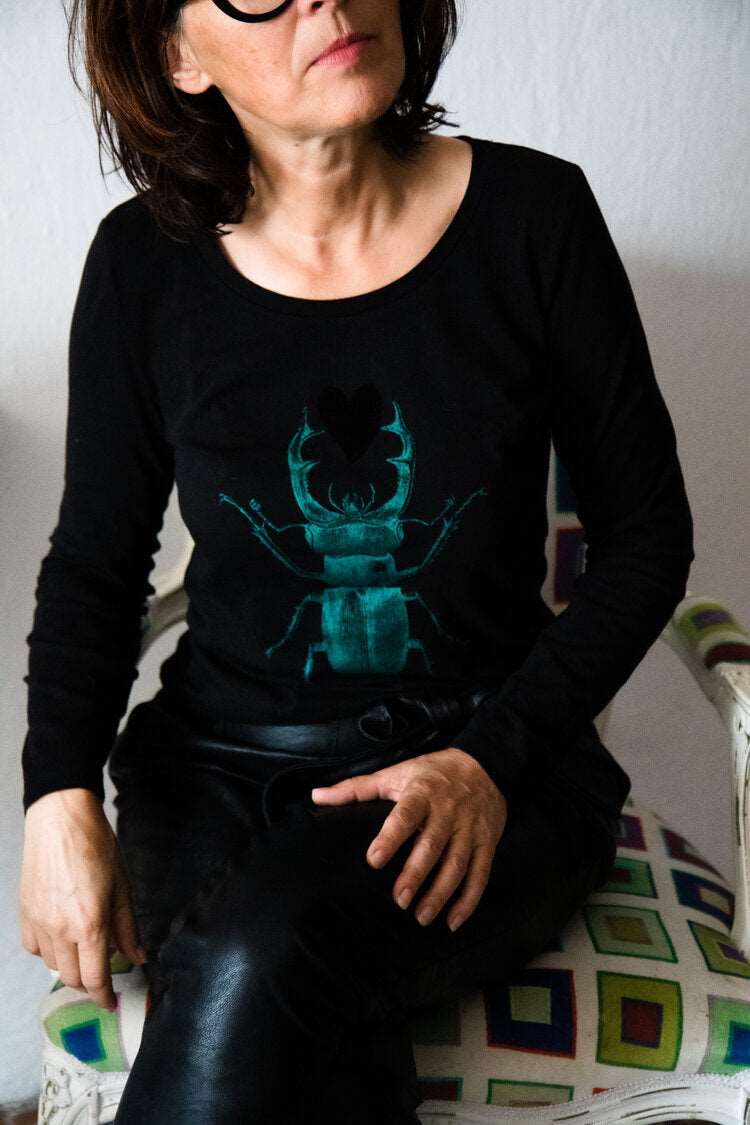 Glitzender grüner Skarabäus mit schwarzem Plüschherz, Damen Modell, 120g Baumwolle