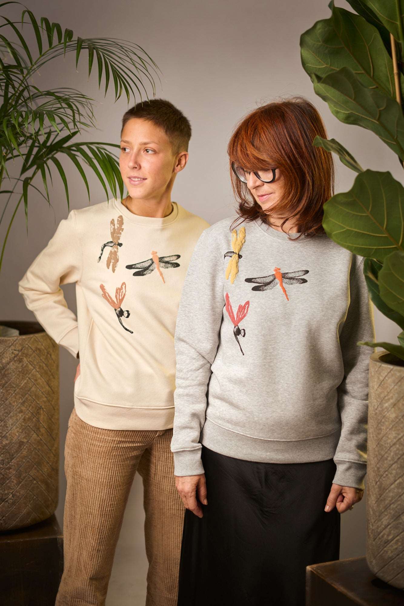 Unisex-Pullover in Grau mit 3D-Handdruck (Bio-Baumwolle)