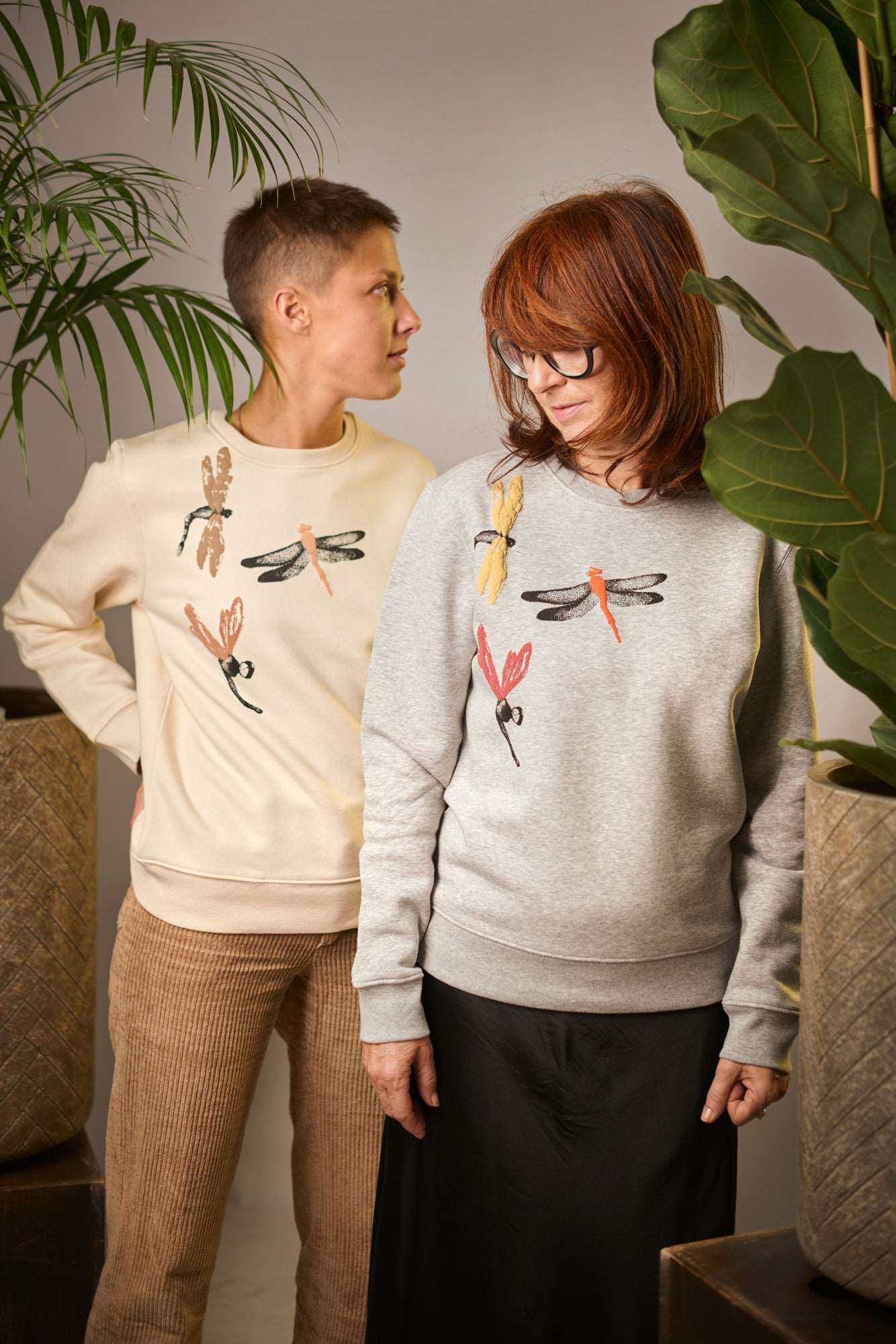 Unisex-Pullover in Grau mit 3D-Handdruck (Bio-Baumwolle)
