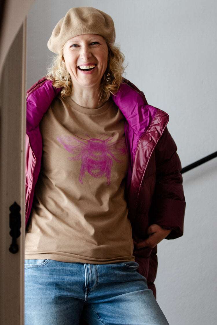 Karamell-T-Shirt und Doppelbiene in rosa FarbeUnisex-Modell/ 100% Bio-Baumwolle