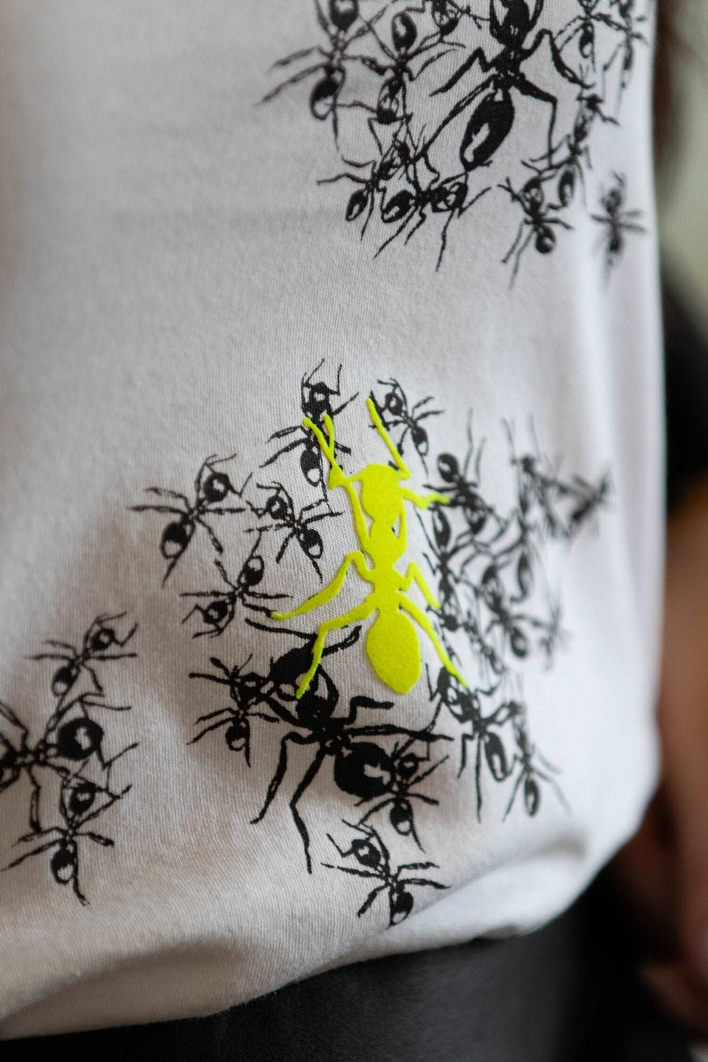 Die Ameisen sind da! Sie kamen zu kurzärmeligen Damen-T-Shirt aus 100% BioBaumwolle