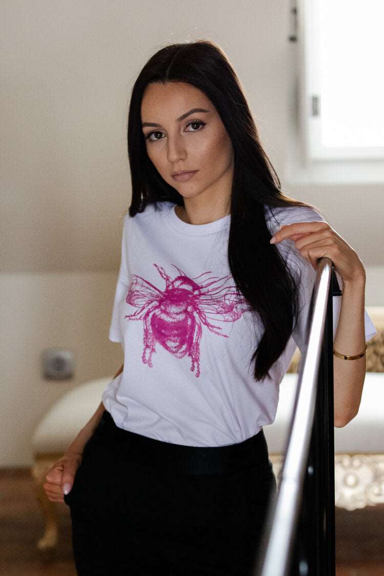 T-Shirt mit einer pinken Biene Doppeldruck – Unisex-Modell/ 100% Bio-Baumwolle