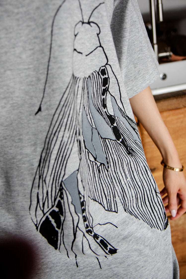 Oversize T-Shirt mit großem Schmetterling vorne und kleinem auf der Schulter/ 100% BioBaumwolle
