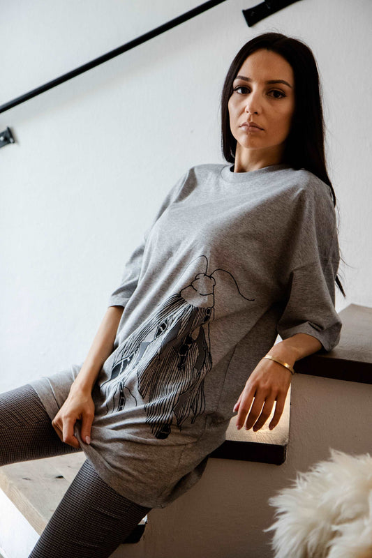 Oversize T-Shirt mit großem Schmetterling vorne und kleinem auf der Schulter/ 100% BioBaumwolle