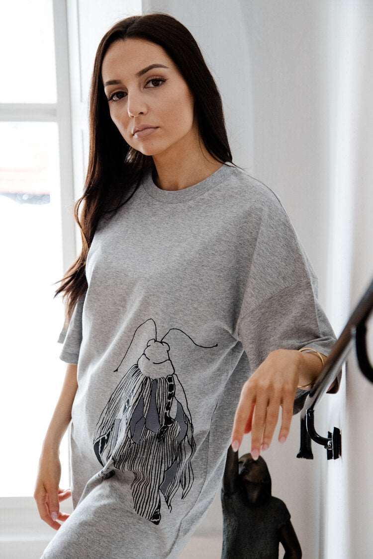 Oversize T-Shirt mit großem Schmetterling vorne und kleinem auf der Schulter/ 100% BioBaumwolle
