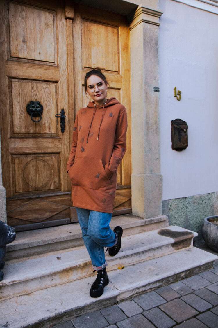 Hoodie-Kleid in Karamellfarbe + Fliegen in 3DPrint / 350g Bio-Baumwolle