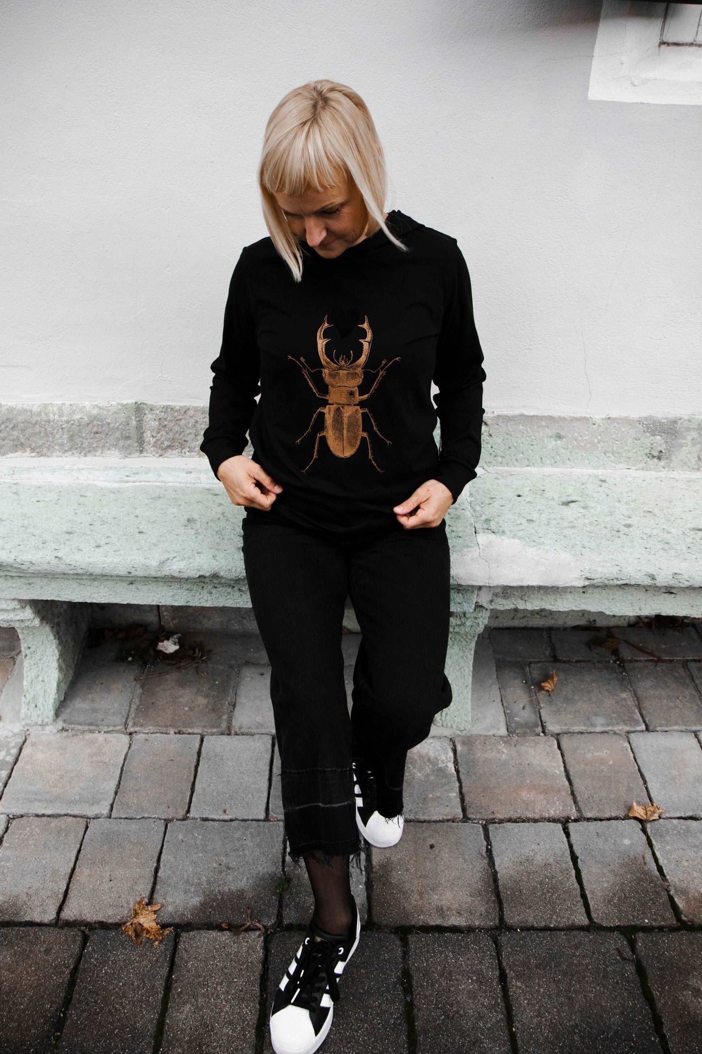 Kupferskarabäus mit schwarzem Plüschherz/ Tshirt mit Kapuze/ 180g Bio-Baumwolle/ Unisex