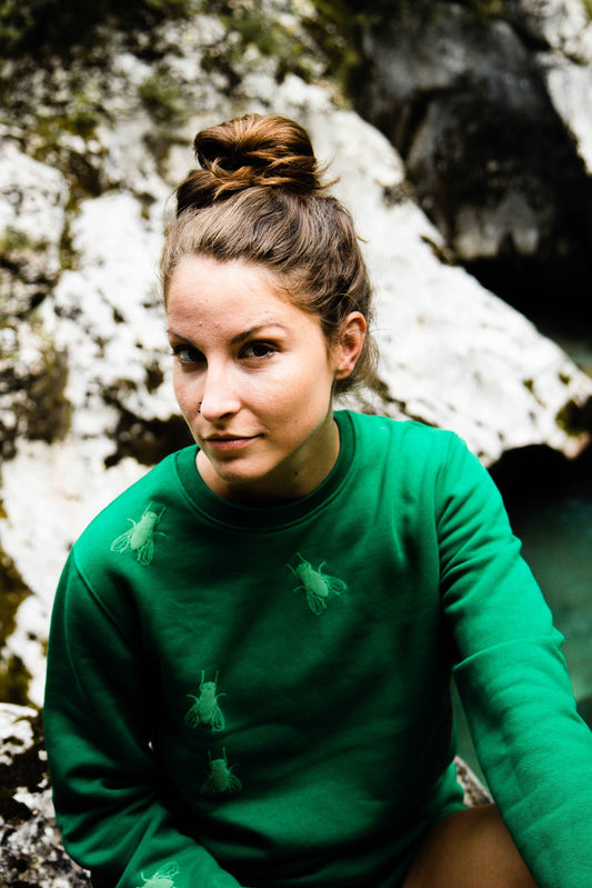 Grüner Pullover mit 3D-Print von Fliegen, Unisex Modell aus 300g Bio-Baumwolle